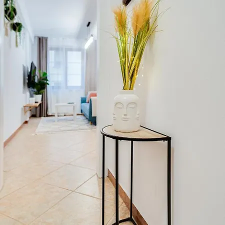 Modern Italia - 100m Main Square - Parking And Lift Apartmán *