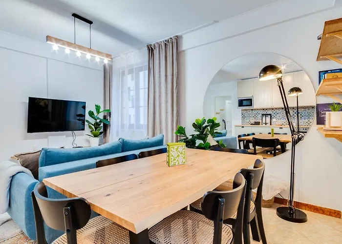 Modern Italia - 100m Main Square - Parking And Lift Apartamento *