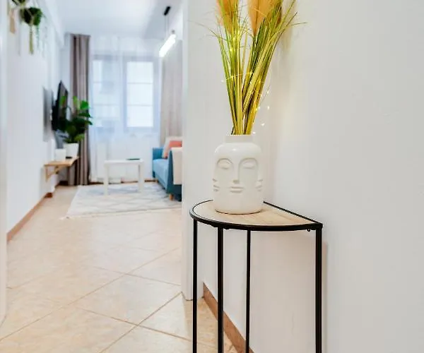 Modern Italia - 100m Main Square - Parking And Lift Apartamento *