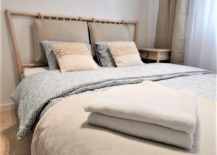 Modern Italia - 100m Main Square - Parking And Lift Apartamento